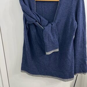 Women's Blue V-Neck Sweater Size: XL